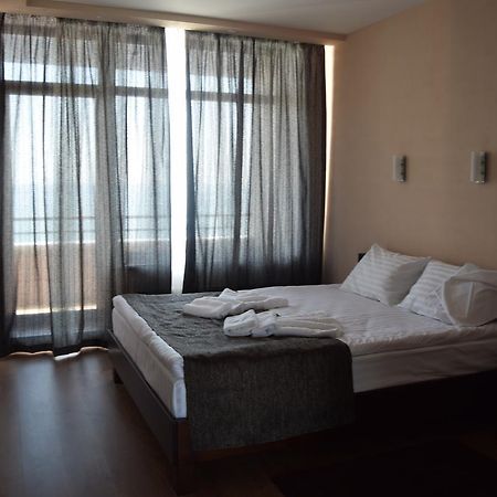 Viro Hotel Chornomorsk Bagian luar foto