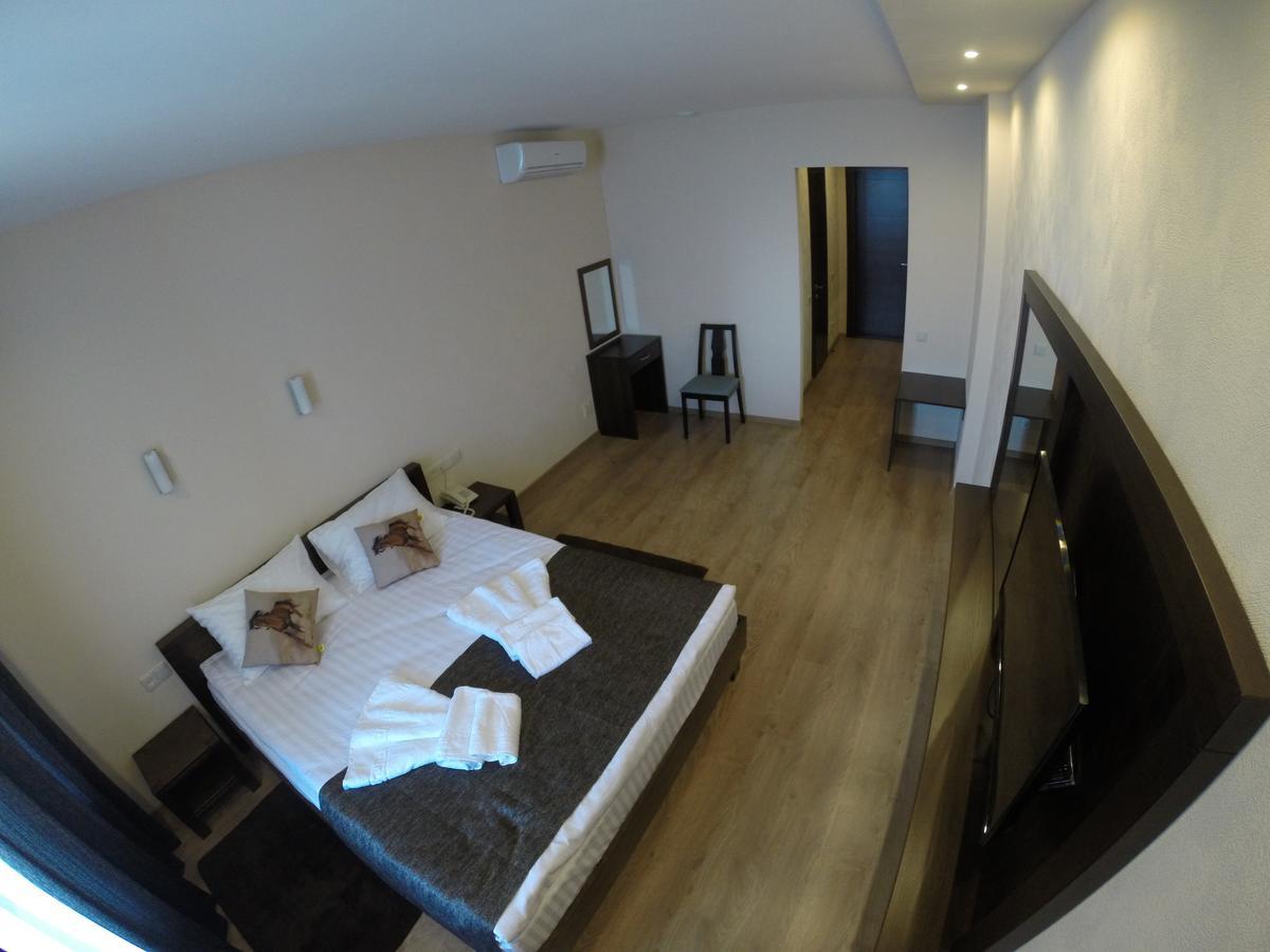 Viro Hotel Chornomorsk Bagian luar foto