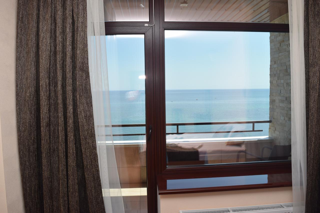 Viro Hotel Chornomorsk Bagian luar foto