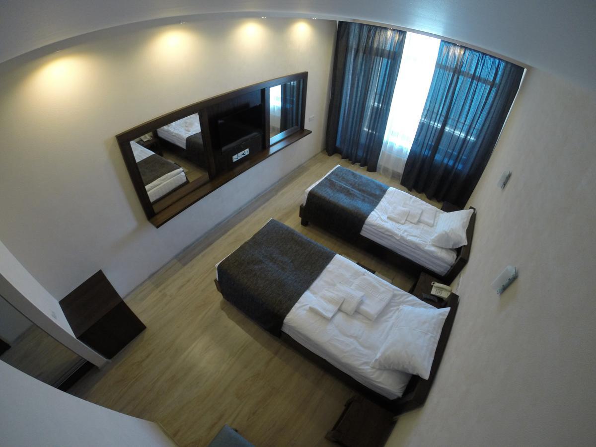 Viro Hotel Chornomorsk Bagian luar foto