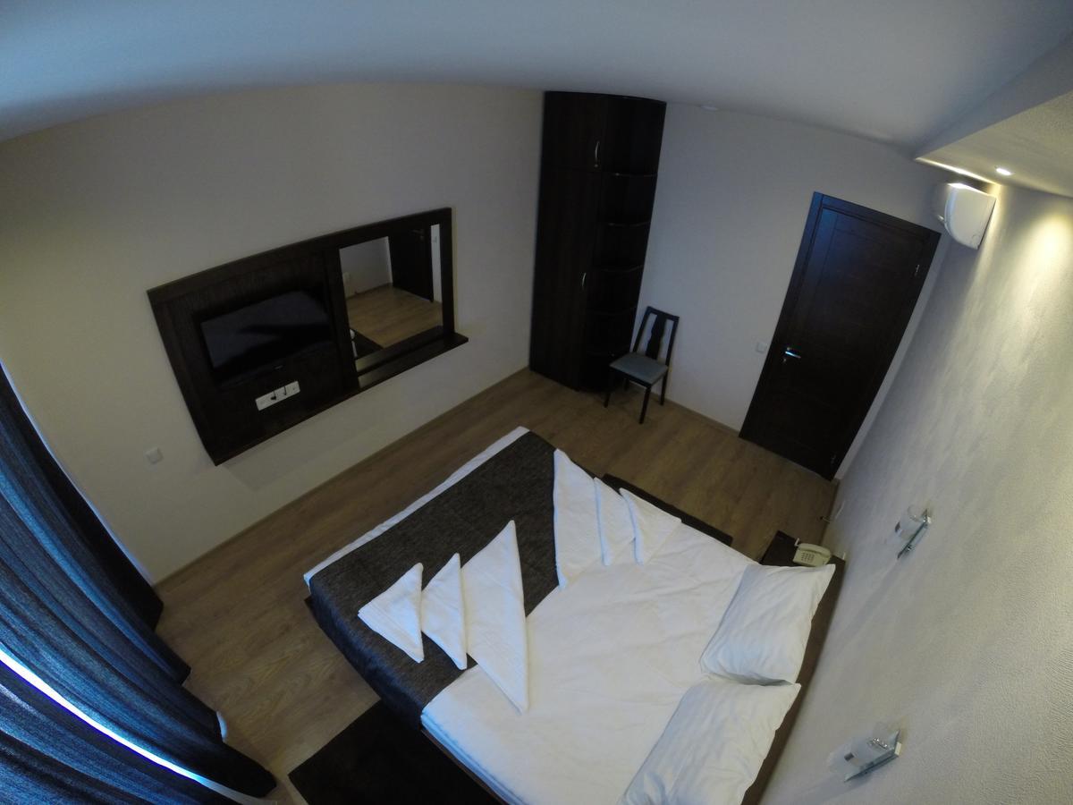 Viro Hotel Chornomorsk Bagian luar foto