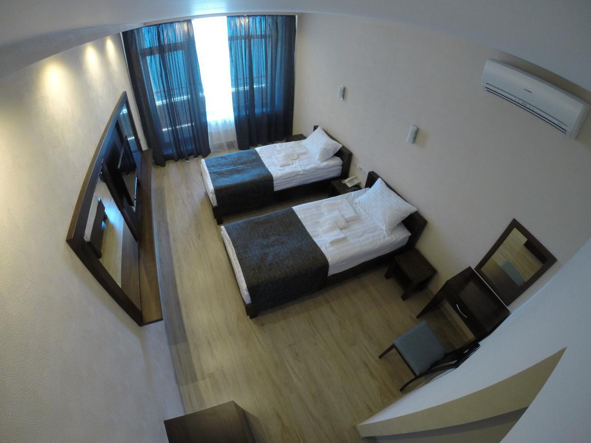 Viro Hotel Chornomorsk Bagian luar foto