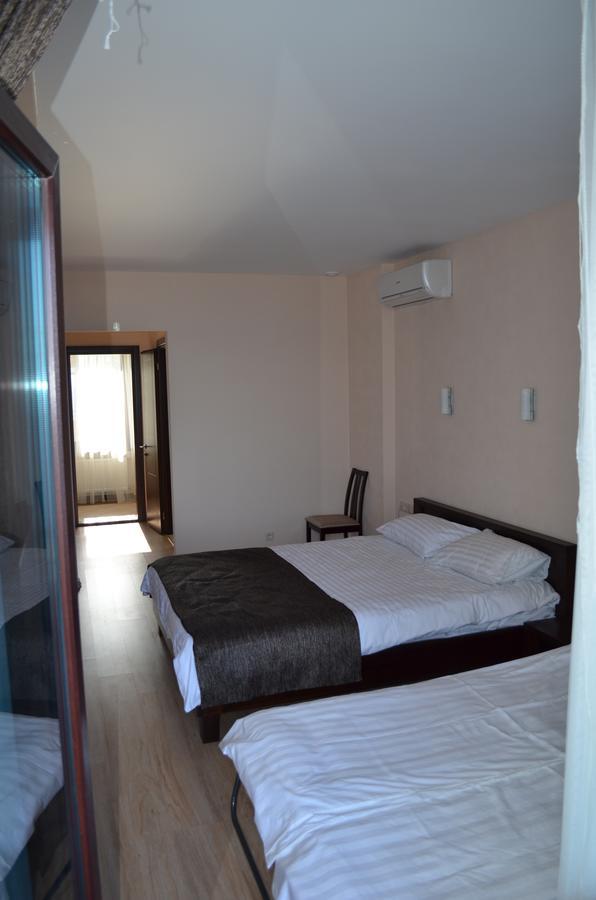 Viro Hotel Chornomorsk Bagian luar foto