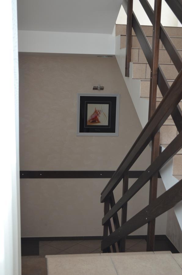 Viro Hotel Chornomorsk Bagian luar foto